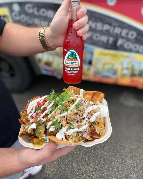 Sum Pig loaded nachos